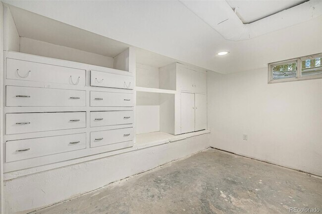 Building Photo - 1409 S Clermont St