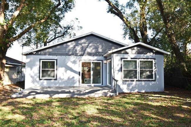 Building Photo - 938 S Bumby Ave