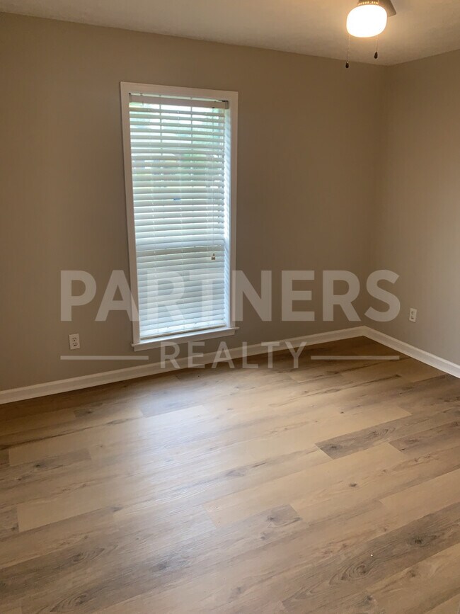 Building Photo - 6208 Sandy Ridge Curv