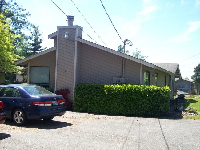 Building Photo - 2531 Superior St