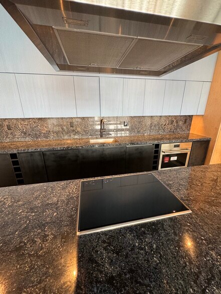 Building Photo - 264 NW 31st St