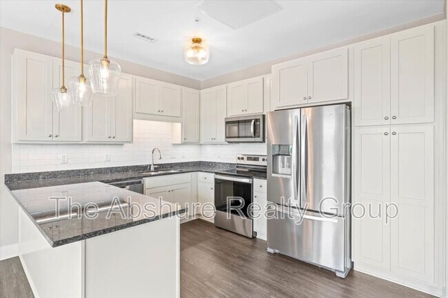 Building Photo - 145 S Main St