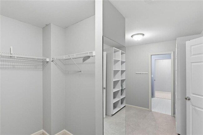 Building Photo - 4563 Fountain Dr NE