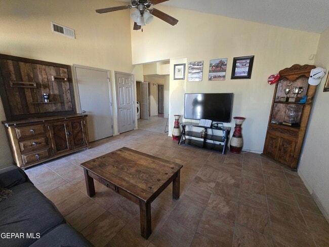 Building Photo - 1400 Cravens St