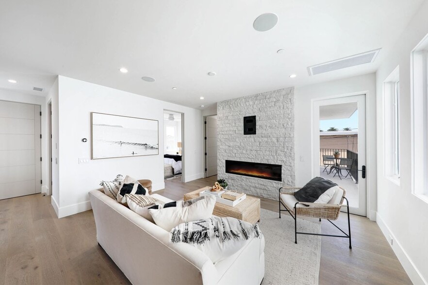 Building Photo - 715 Narcissus, 2