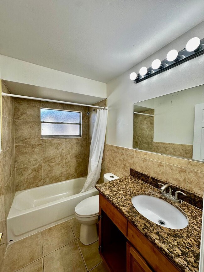 Building Photo - Charming 3-Bedroom Single-Family Home on Quiet Cul-de-Sac in East Orlando