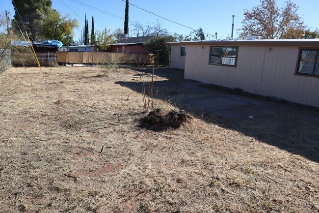 Building Photo - Great home Great price