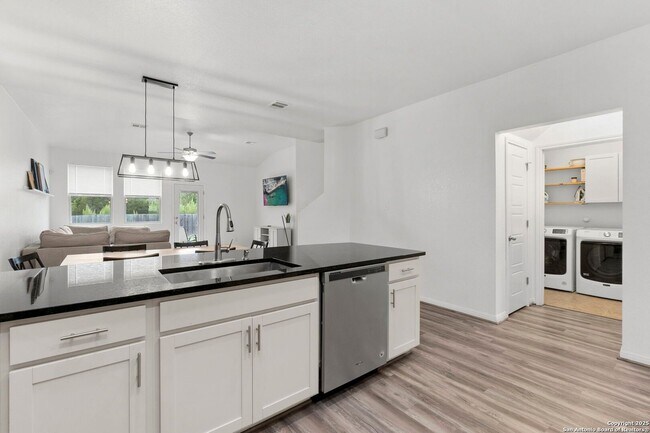 Building Photo - 4 Bedroom/2.5 Bathroom Tribute Ranch Subdivision