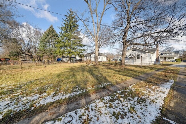 Building Photo - Cute 2 Bed 1 Bath Remodeled Home W/basemen...