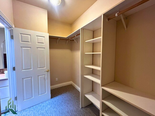Building Photo - Modern and Spacious 3 Bed/2.5 Bath Home