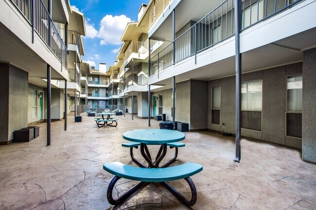 Building Photo - Gastonian  - 305-307