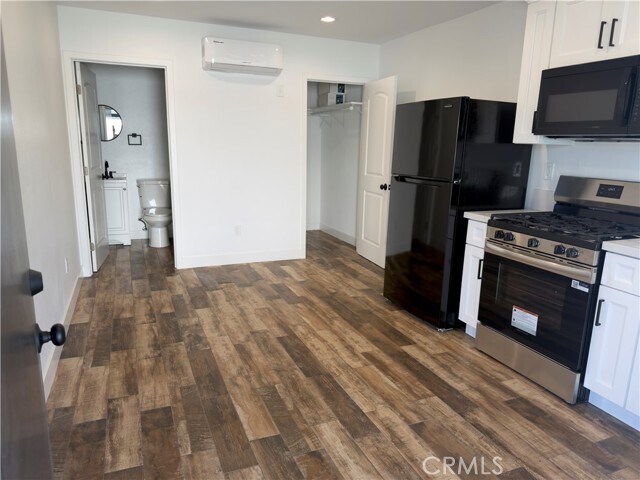 Building Photo - 523-522 W 78th St