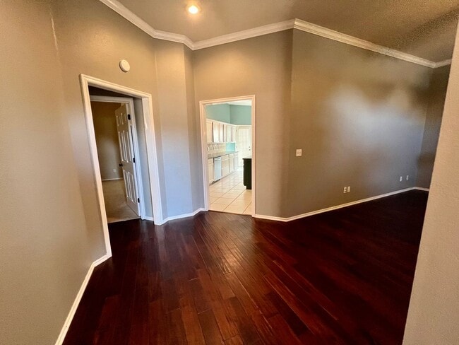 Building Photo - AVAILABLE NOW!