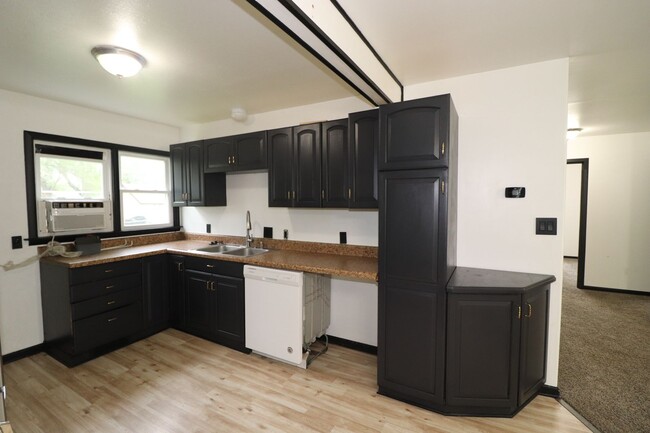 Building Photo - Spacious home for rent!