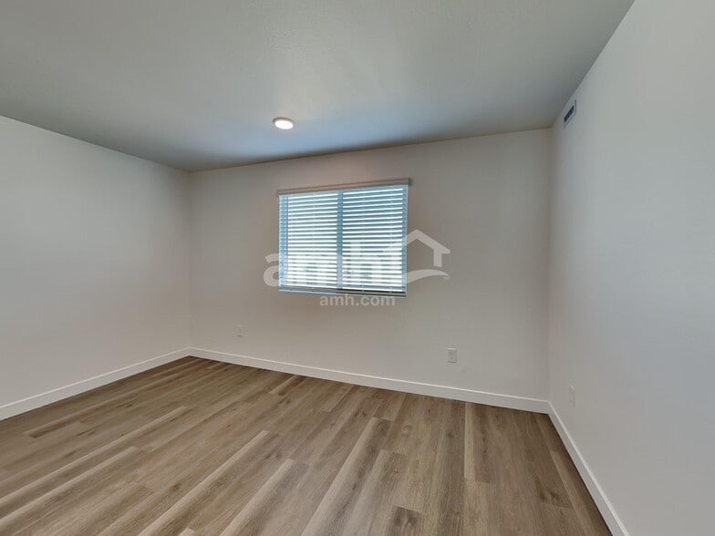 Building Photo - 12504 W Adair Dr