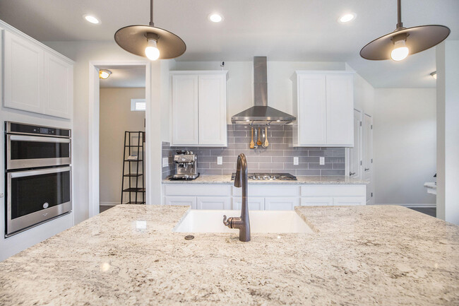 Building Photo - 2899 Dillon Dr