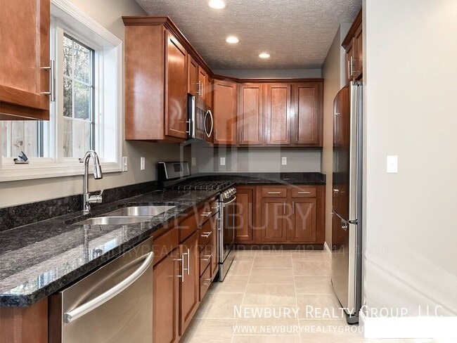 Building Photo - 155 Banksville Pl