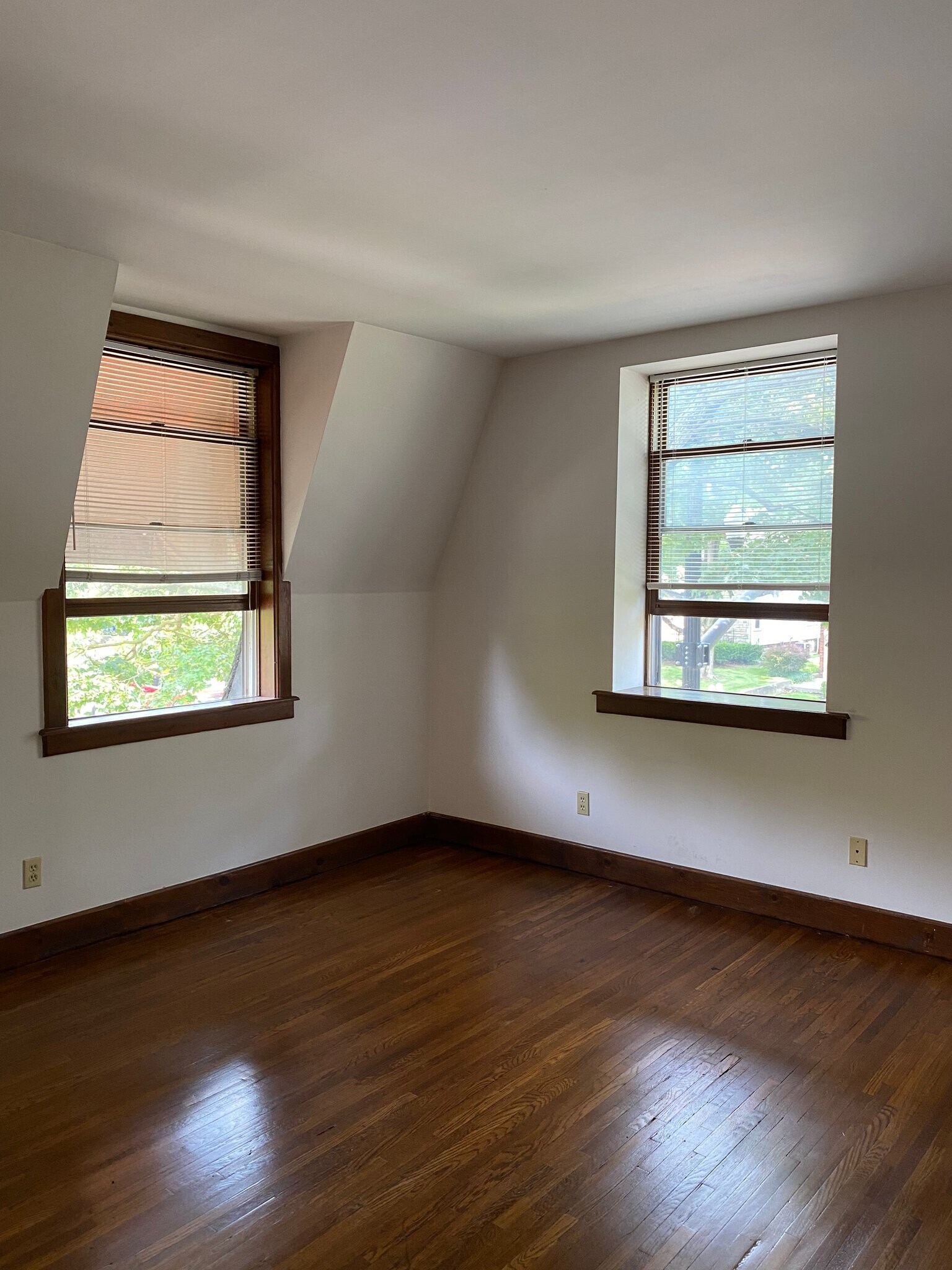 Building Photo - 600 Pleasant Ridge Ave