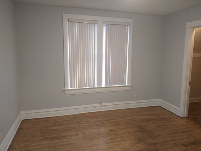 Building Photo - Nice Newly Remodeled 2Br, 1Bth, 2nd Floor -parking included