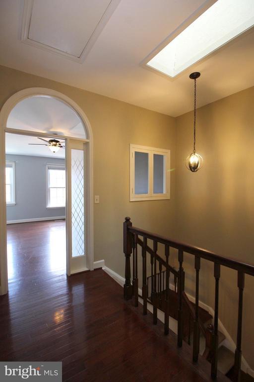 Building Photo - 8027 Merry Oaks Ct