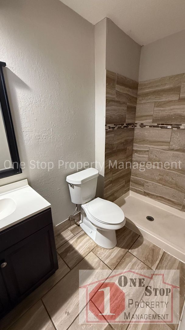 Building Photo - Beautiful Split Level Home w/ 4 Bedroom an...