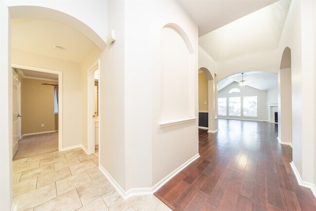 Building Photo - 3114 Glenwood Dr