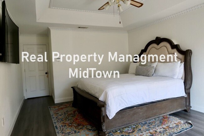 Building Photo - Charming Home Centrally Located in the DFW