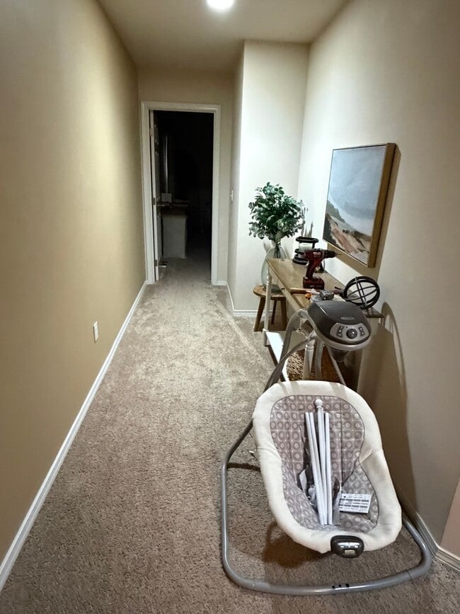 Building Photo - Beautiful 4-bedroom Dupont home