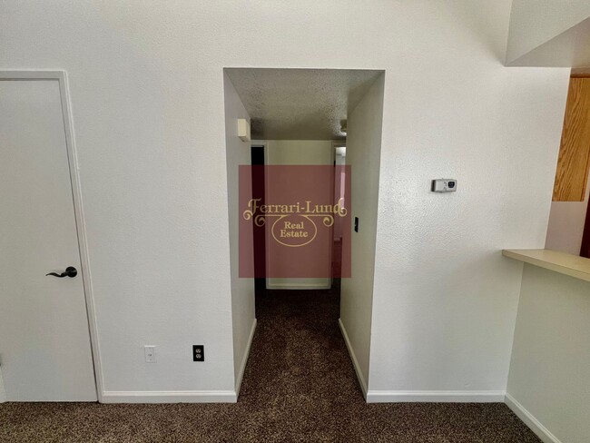 Building Photo - Move in Special!! Upstairs 2 bedroom condo...