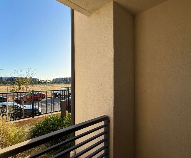 Building Photo - Welcome to a Beautiful 4-Bedroom Townhome in Millenia