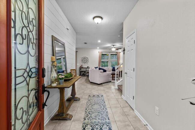 Building Photo - Spacious Home in Prime Location!