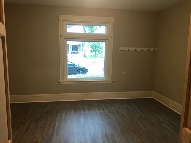 Building Photo - 1616-18 Emerson Ave N