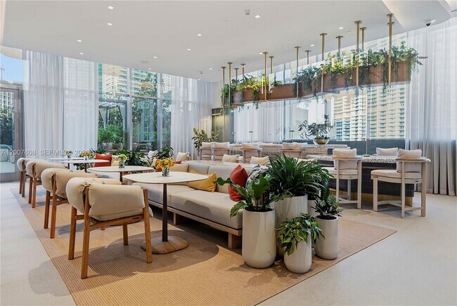 Building Photo - 77 SE 5th St