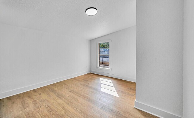 Building Photo - Spacious 4BD 2BA Home in Waco