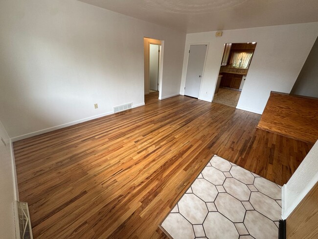 Building Photo - Spacious 3-Bed, 2-Bath Home with Included ...