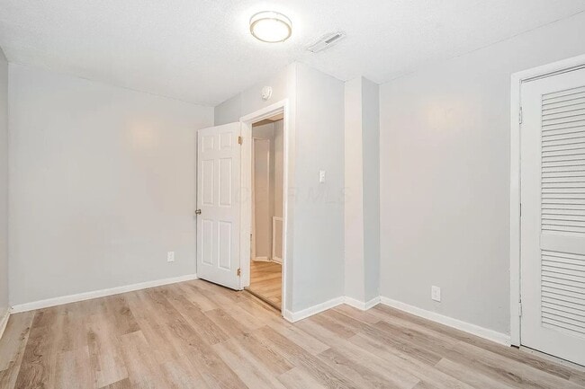 Building Photo - Charming 3BR Home with Fully Fenced Yard Near Easton and Downtown