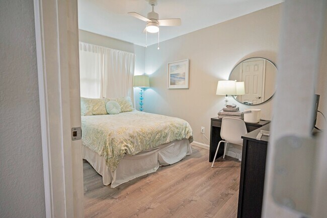 Building Photo - 413 SE Lana Ct