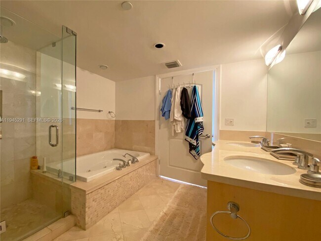 Building Photo - 1200 Holiday Dr