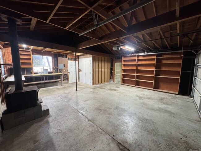 Building Photo - 1336 6th St