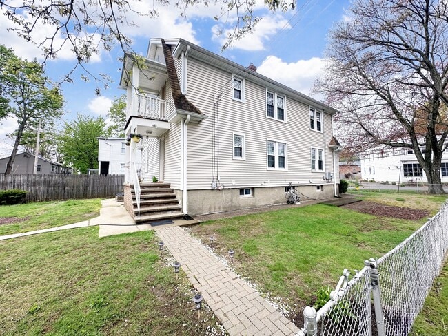 Building Photo - 826 Black Rock Tpke