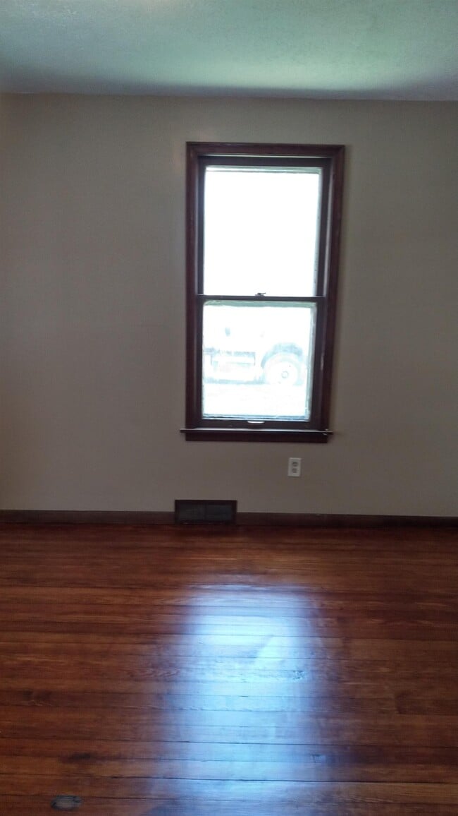 Building Photo - 2048 N D St