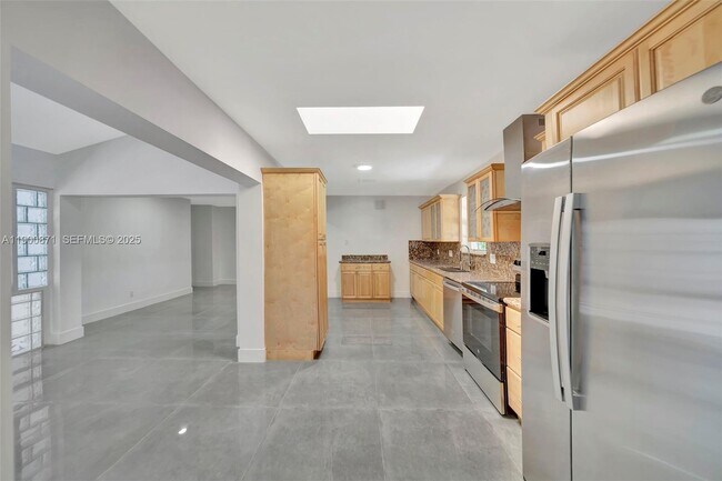 Building Photo - 840 NE 182nd St