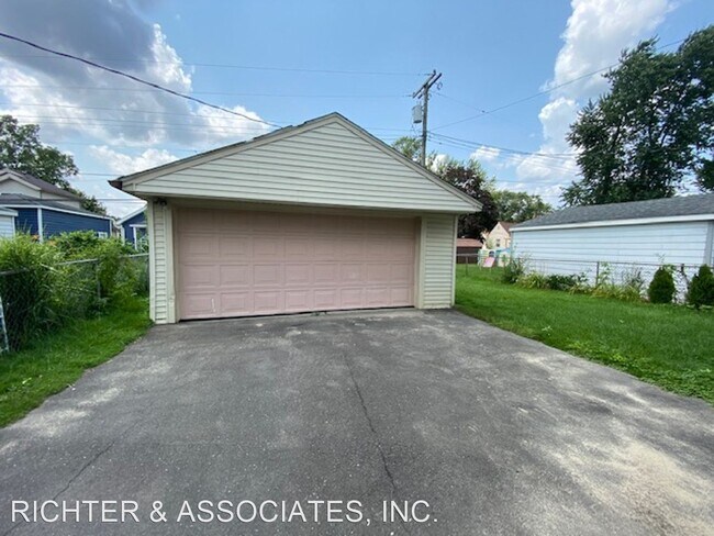 Building Photo - 4 br, 2 bath House - 3855 ROYAL AVE