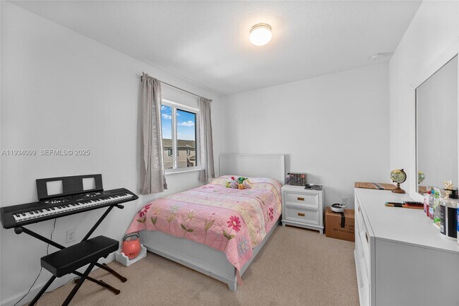 Building Photo - 1270 NW 3rd Ln