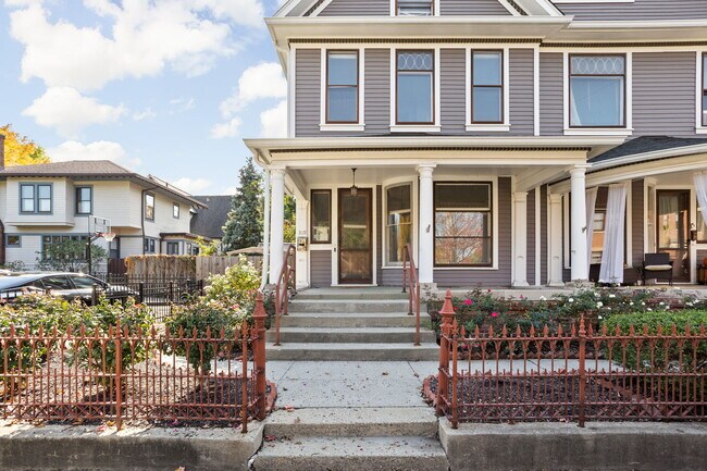 Building Photo - 319 E 13th St