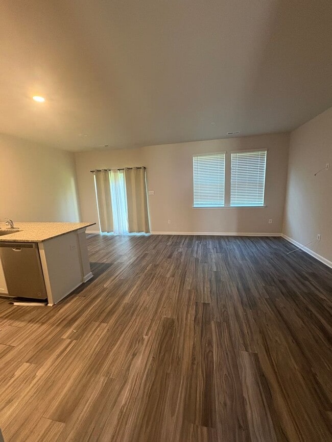 Building Photo - 3 Bedroom 2.5 Bath Townhouse Locust Run Northeastern SD