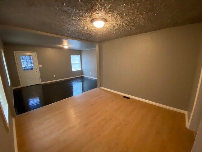 Building Photo - JANUARY MOVE IN SPECIAL!! FIRST MONTH FREE!