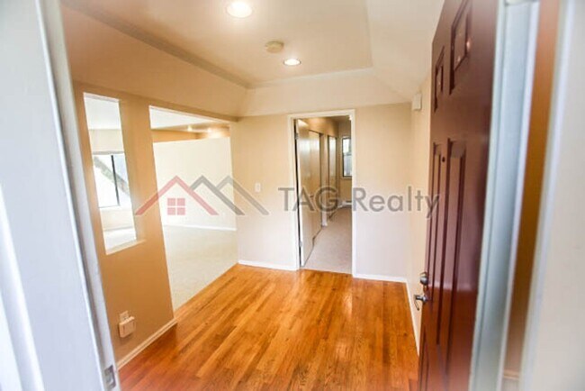 Building Photo - Charming 2 Bed 2 Bath Condo in Redmond