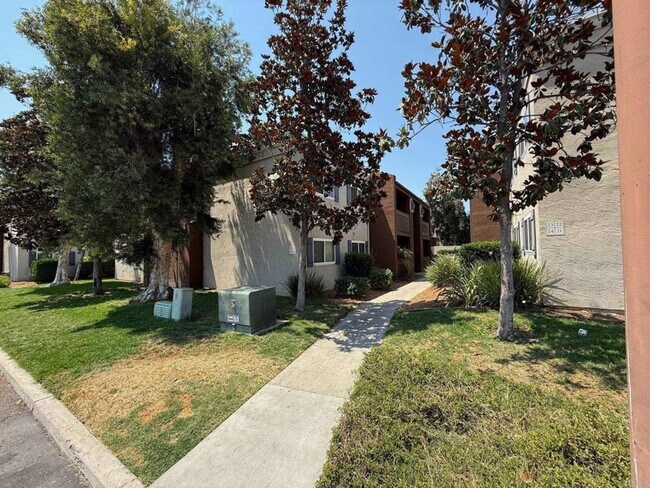 Building Photo - 2 Bedroom - 2 Bathroom ground level
