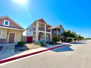 Building Photo - Beautiful 3BR, 2BA Home in Austin – Balcony & Modern Kitchen Appliances!